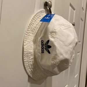 White Adidas unisex bucket hat. One size Never worn. new with tags.